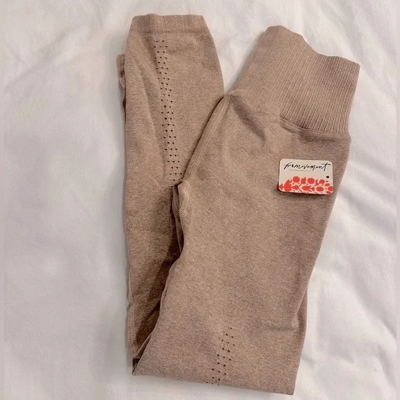 Free people movement good karma legging NWT - Picture 5 of 10